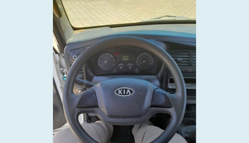 KIA BONGO 2.5 K-2500 4X2 CS TURBO DIESEL 2P MANUAL - BRANCO - 2013 Foto 8 (Grande)