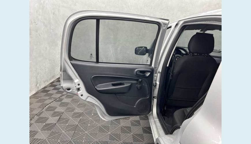 FIAT UNO ATTRACTIVE 1.0 - PRATA - 2021 Foto 8 (Grande)