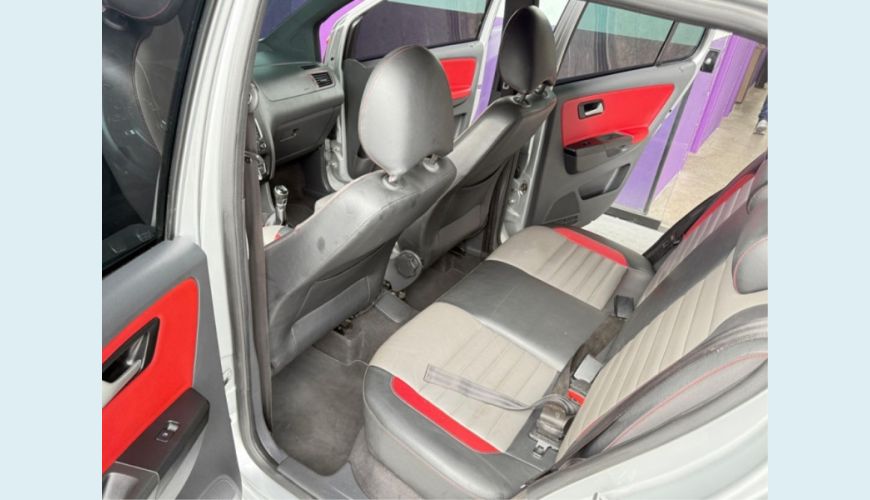 VOLKSWAGEN FOX - PRATA - 2015 Foto 8 (Grande)
