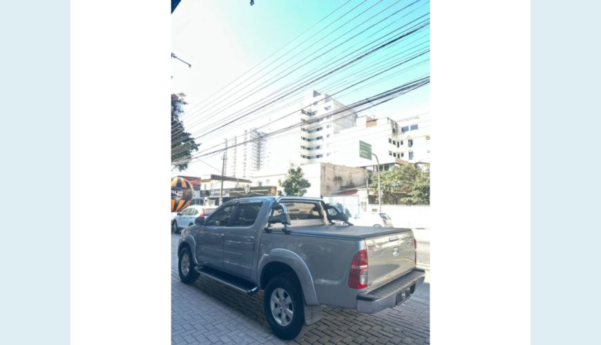 TOYOTA HILUX - PRATA - 2015 Foto 8 (Grande)