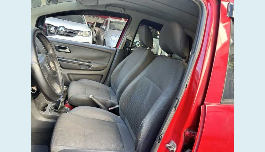 VOLKSWAGEN FOX 1.0 8V FLEX 4P - VERMELHO - 2011 Foto 8 (Grande)