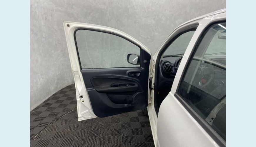FIAT UNO ATTRACTIVE 1.0 8V FLEX 4P - BRANCO - 2019 Foto 8 (Grande)