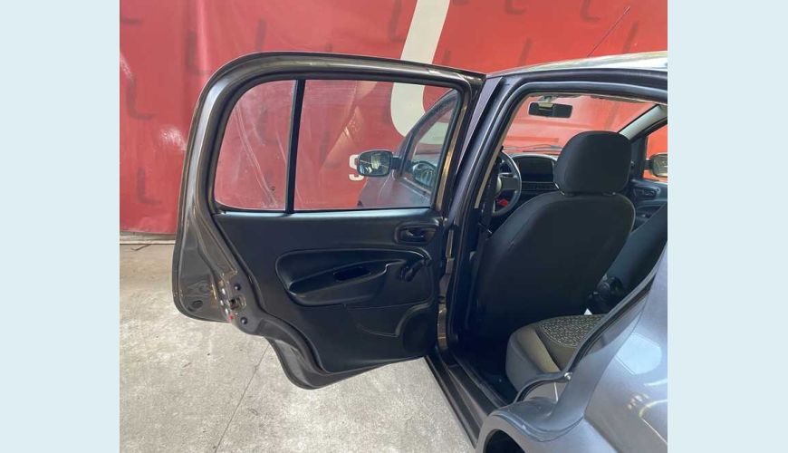 FIAT UNO ATTRACTIVE 1.0 - CINZA - 2021 Foto 8 (Grande)
