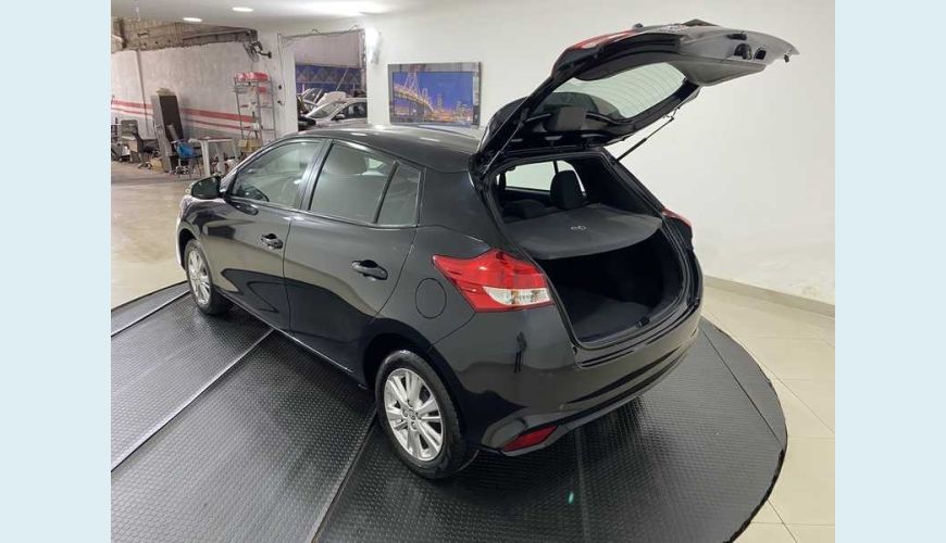 TOYOTA YARIS 1.3 XL PLUS TECH CVT (FLEX) - PRETO - 2019 Foto 8 (Grande)