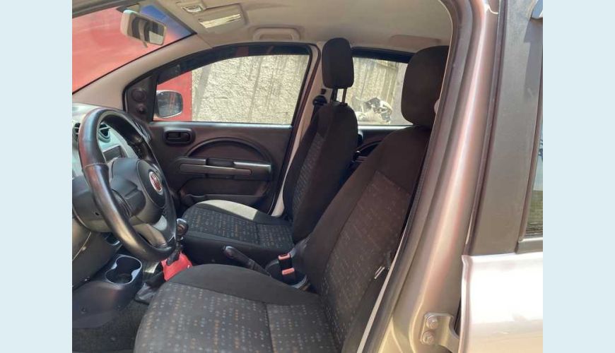 FIAT UNO VIVACE 1.0 8V FLEX 2P - PRATA - 2016 Foto 8 (Grande)