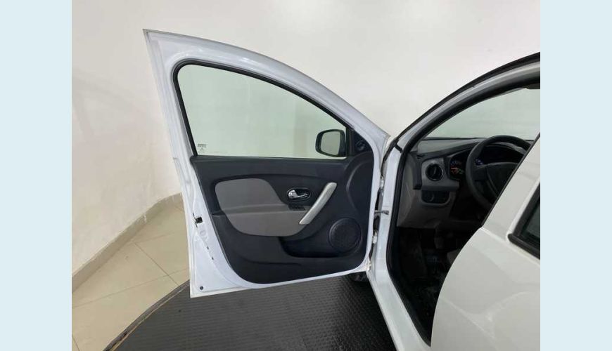 RENAULT LOGAN AUTHENTIQUE 1.0 12V SCE (FLEX) - BRANCO - 2020 Foto 8 (Grande)