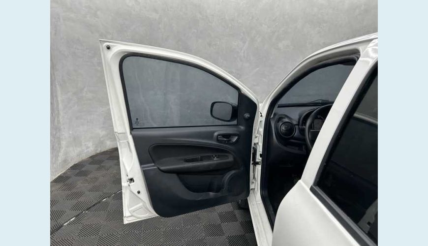 FIAT UNO ATTRACTIVE 1.0 - BRANCO - 2021 Foto 8 (Grande)