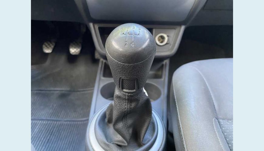 VOLKSWAGEN GOL 1.0 TEC CITY (FLEX) 4P - PRATA - 2015 Foto 8 (Grande)