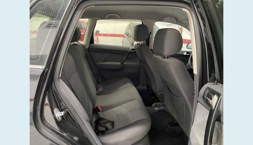 VOLKSWAGEN POLO SEDAN 1.6 8V I-MOTION (FLEX) (AUT) - PRETO - 2010 Foto 8 (Grande)