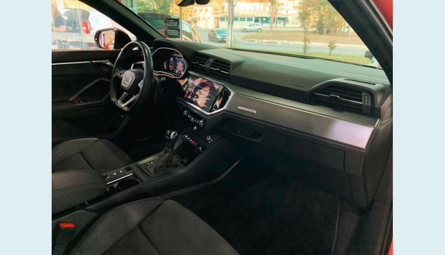 AUDI Q3 SPORTBACK TFSI PERFORMANCE BLACK QUATTRO - VERMELHO - 2023 Foto 8 (Grande)