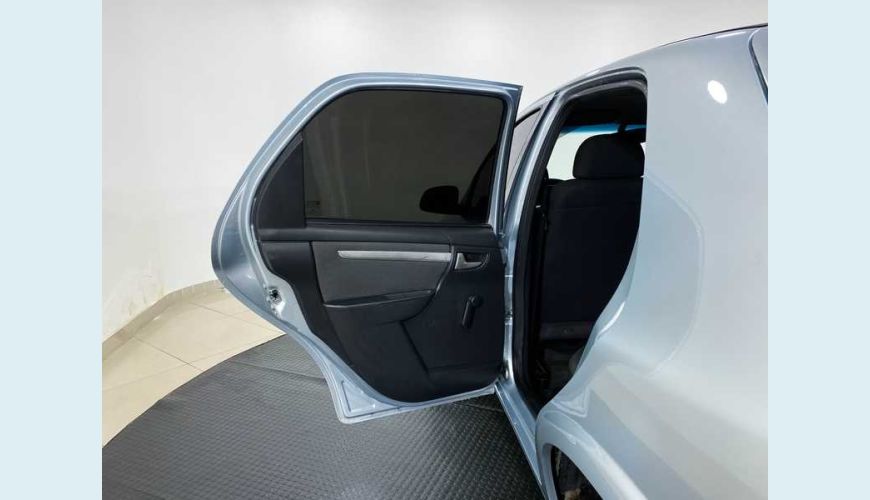 CHEVROLET CELTA LT 1.0 (FLEX) - PRATA - 2015 Foto 8 (Grande)