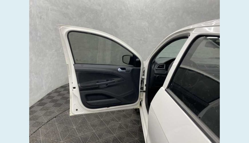 VOLKSWAGEN VOYAGE 1.6 TRENDLINE (FLEX) - BRANCO - 2018 Foto 8 (Grande)