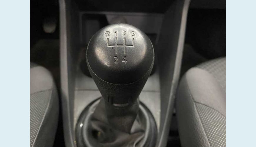 VOLKSWAGEN VOYAGE 1.6 TRENDLINE (FLEX) - BRANCO - 2018 Foto 8 (Grande)