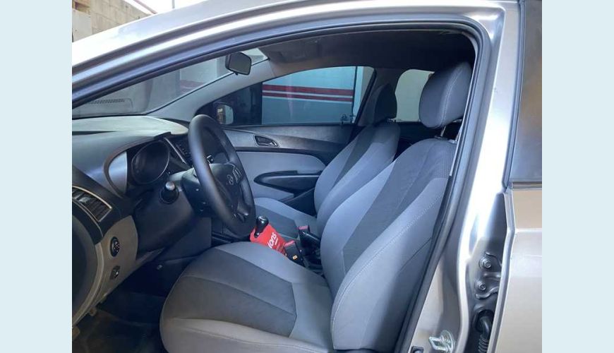 HYUNDAI HB 20S 1.0 COMFORT STYLE TURBO (FLEX) - PRATA - 2017 Foto 8 (Grande)