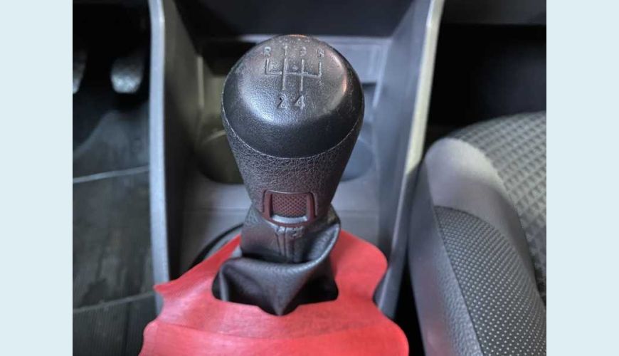 VOLKSWAGEN VOYAGE 1.6 TRENDLINE (FLEX) - PRATA - 2018 Foto 8 (Grande)