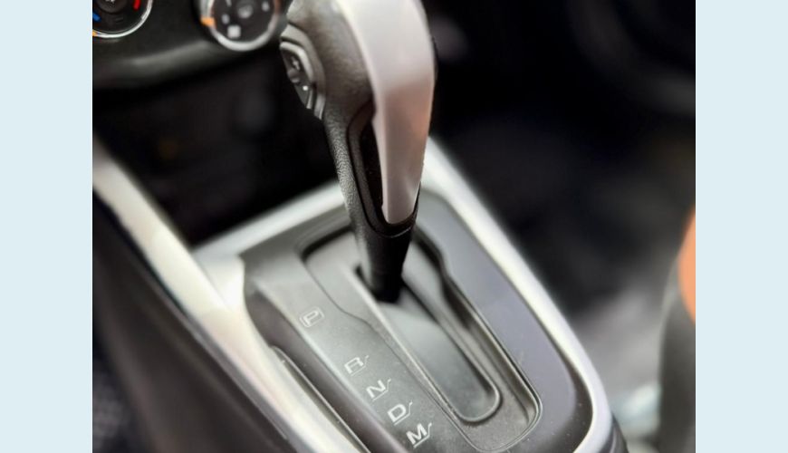 CHEVROLET ONIX HATCH ACTIV 1.4 8V FLEX 5P AUT. - VERMELHO - 2018 Foto 8 (Grande)