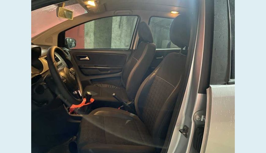 VOLKSWAGEN FOX COMFORTLINE 1.6 MSI FLEX MANUAL 4P - PRATA - 2015 Foto 8 (Grande)