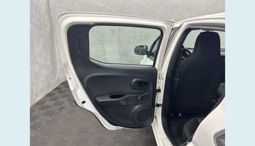 FIAT MOBI LIKE 1.0 FLEX MANUAL 4P - BRANCO - 2022 Foto 8 (Grande)