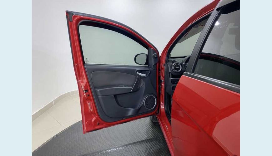 FIAT PALIO ATTRACTIVE 1.0 EVO FLEX MANUAL 4P - BRANCO - 2017 Foto 8 (Grande)
