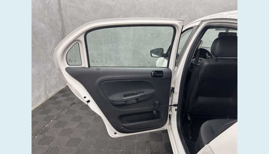 VOLKSWAGEN GOL 1.6 FLEX MANUAL 4P - BRANCO - 2020 Foto 8 (Grande)