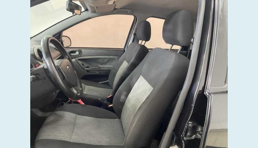 FORD FIESTA SE 1.6 FLEX MANUAL 4P - PRETO - 2013 Foto 8 (Grande)