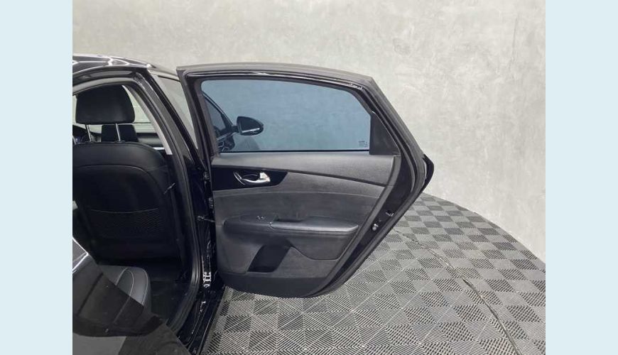 KIA CERATO SX 2.0 16V FLEX AUT. 4P - PRETO - 2022 Foto 8 (Grande)