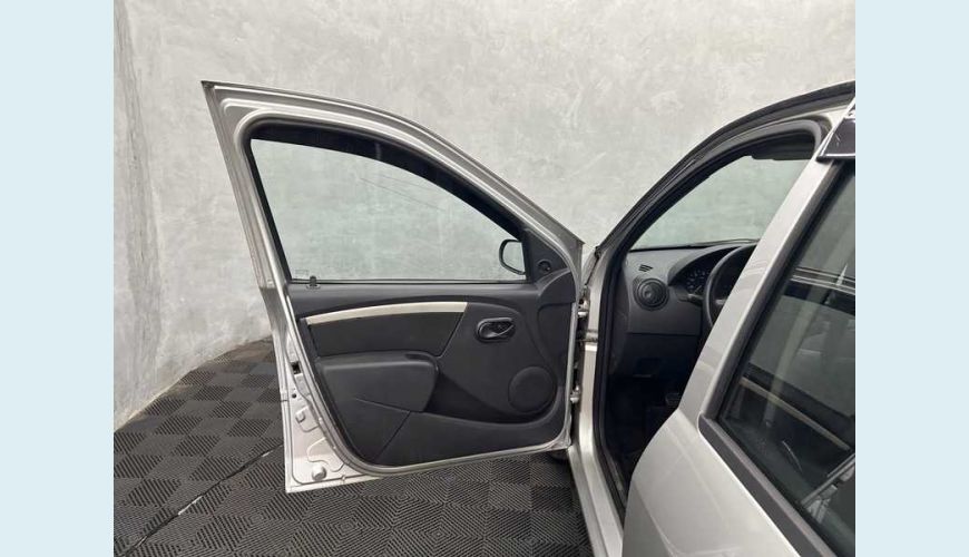 RENAULT LOGAN EXPRESSION 1.6 8V FLEX MANUAL 4P - PRATA - 2009 Foto 8 (Grande)