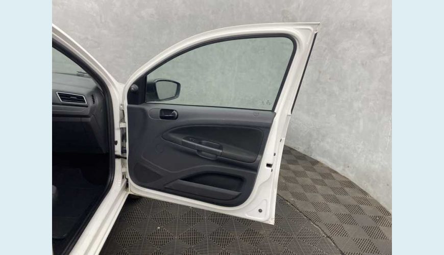 VOLKSWAGEN GOL 1.0 12V FLEX MANUAL 4P - BRANCO - 2022 Foto 8 (Grande)