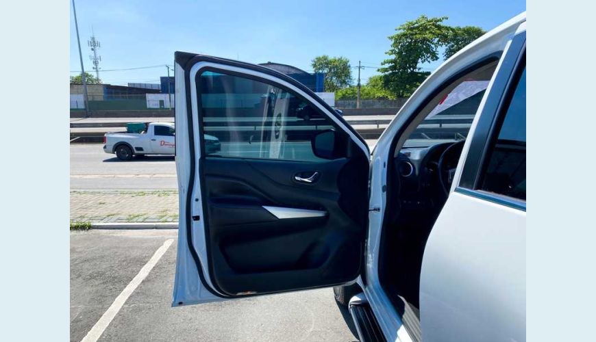 NISSAN FRONTIER CD XE 4X4 2.3 TD DIESEL AUT. 4P - BRANCO - 2019 Foto 8 (Grande)
