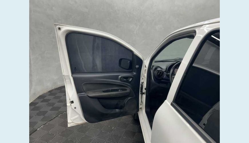 FIAT UNO ATTRACTIVE 1.0 FLEX MANUAL 4P - BRANCO - 2021 Foto 8 (Grande)