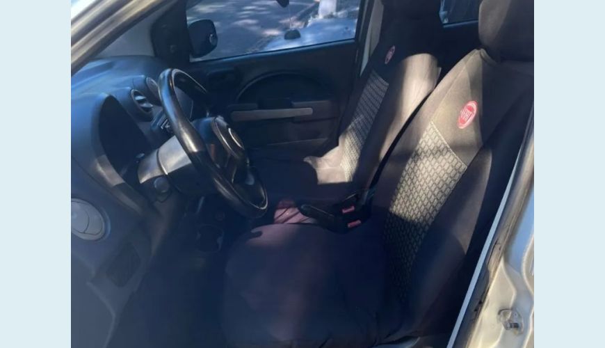 FIAT UNO VIVACE CELEB. 1.0 EVO 8V FLEX MANUAL 4P - PRATA - 2014 Foto 8 (Grande)