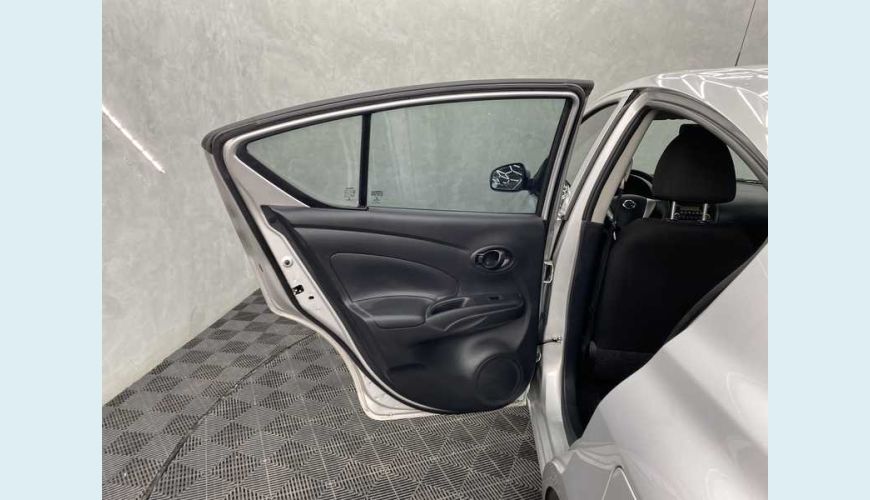 NISSAN VERSA 1.0 12V FLEX MANUAL 4P - PRATA - 2019 Foto 8 (Grande)
