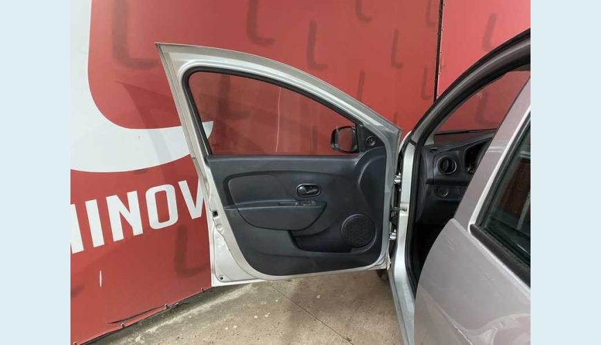 RENAULT LOGAN AUTHENTIQUE 1.0 12V FLEX MANUAL 4P - PRATA - 2018 Foto 8 (Grande)