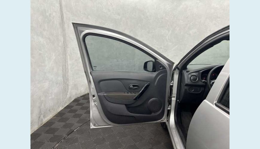 RENAULT LOGAN ZEN 1.0 FLEX MANUAL 4P - PRATA - 2024 Foto 8 (Grande)