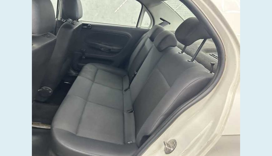 VOLKSWAGEN VOLKSWAGEN VOYAGE 1.0 MPI FLEX MANUAL 4P - BRANCO - 2023 Foto 8 (Grande)