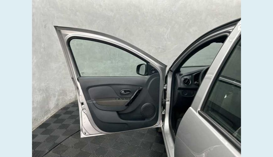 RENAULT LOGAN ZEN 1.0 FLEX MANUAL 4P - PRATA - 2024 Foto 8 (Grande)