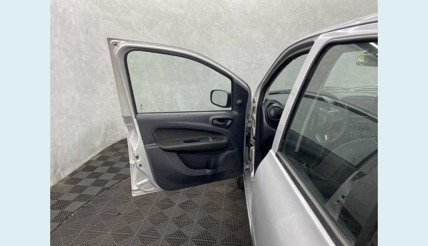 FIAT UNO ATTRACTIVE 1.0 FLEX MANUAL 4P - PRATA - 2021 Foto 8 (Grande)