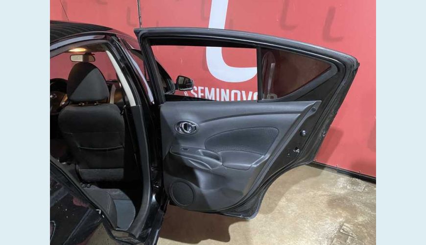 NISSAN VERSA SV 1.6 16V FLEX AUT. 4P - PRETO - 2018 Foto 8 (Grande)