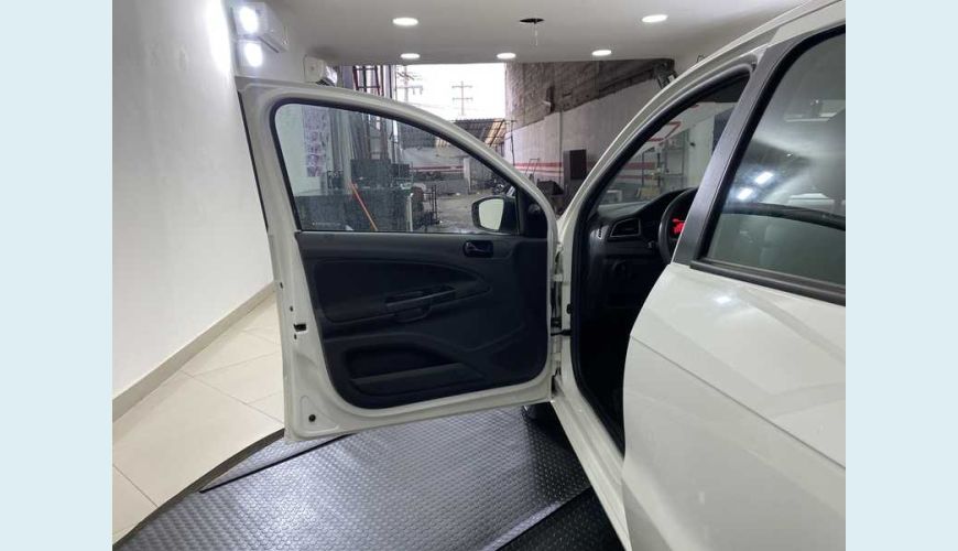 VOLKSWAGEN VOYAGE 1.6 MSI 8V FLEX MANUAL 4P - BRANCO - 2020 Foto 8 (Grande)