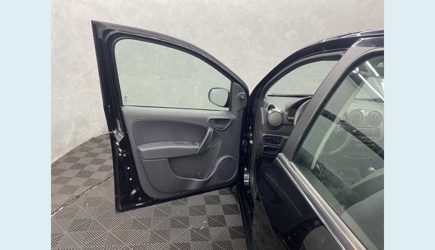 FIAT GRAND SIENA 1.4 FLEX MANUAL 4P - PRETO - 2021 Foto 8 (Grande)