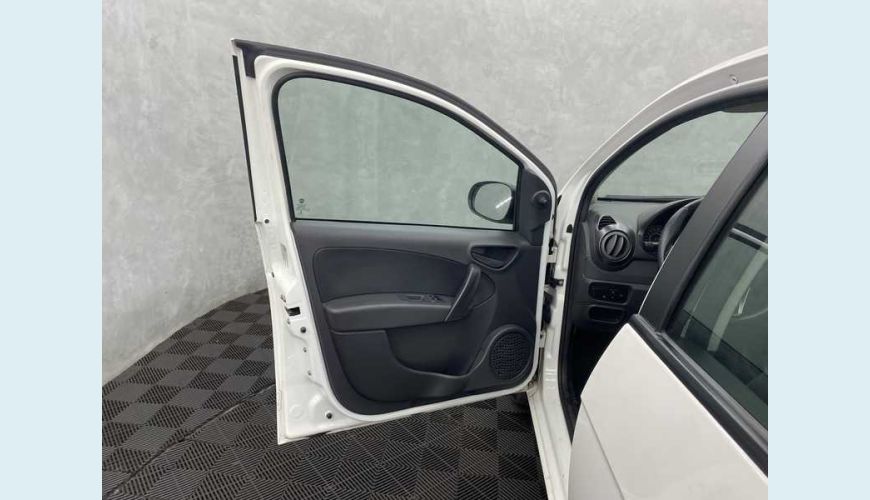 FIAT GRAND SIENA 1.0 FLEX MANUAL 4P - BRANCO - 2021 Foto 8 (Grande)