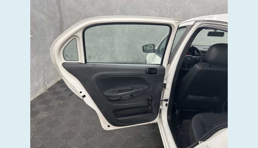 VOLKSWAGEN VOYAGE 1.0 MPI FLEX MANUAL 4P - BRANCO - 2022 Foto 8 (Grande)