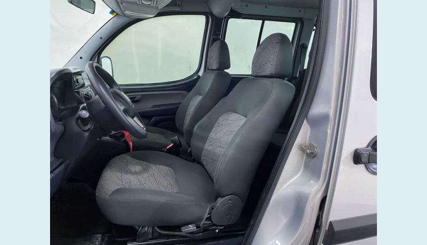 FIAT DOBLO ESSENCE 1.8 FLEX MANUAL 4P - PRATA - 2019 Foto 8 (Grande)