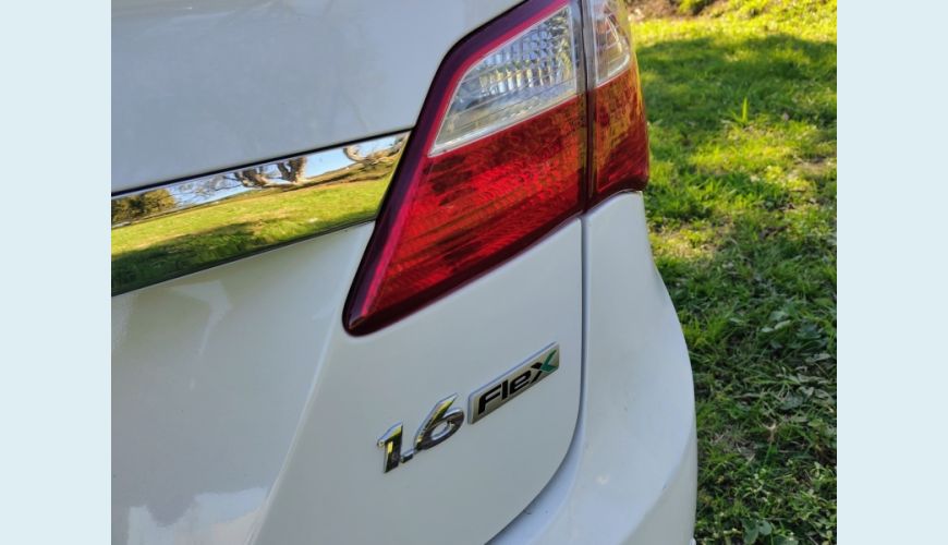 HYUNDAI HB 20S FLEX MANUAL 4P - BRANCO - 2015 Foto 8 (Grande)