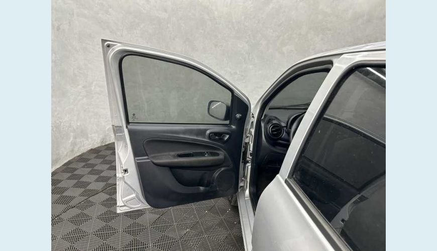 FIAT UNO ATTRACTIVE 1.0 FLEX MANUAL 4P - PRATA - 2021 Foto 8 (Grande)