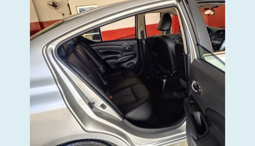 NISSAN VERSA FLEX MANUAL 4P - PRATA - 2018 Foto 8 (Grande)