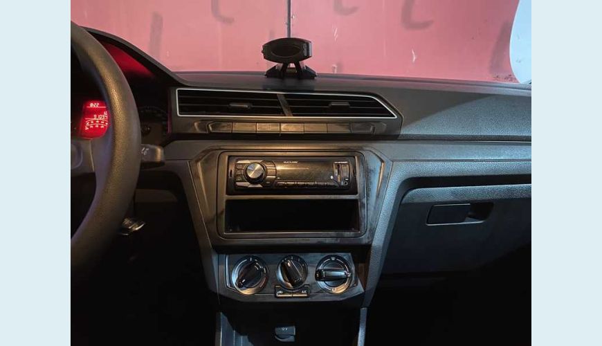 VOLKSWAGEN VOYAGE TRENDLINE 1.6 FLEX MANUAL 4P - PRATA - 2018 Foto 8 (Grande)