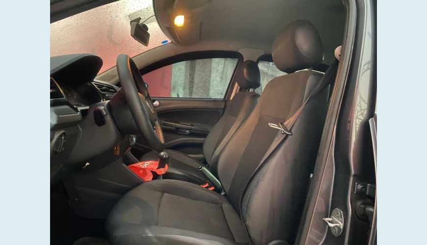 VOLKSWAGEN VOYAGE TRENDLINE 1.6 FLEX MANUAL 4P - CINZA - 2018 Foto 8 (Grande)