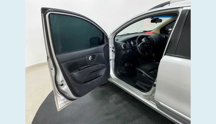 NISSAN LIVINA X-GEAR SL 1.8 16V FLEX AUT. 4P - PRATA - 2013 Foto 8 (Grande)