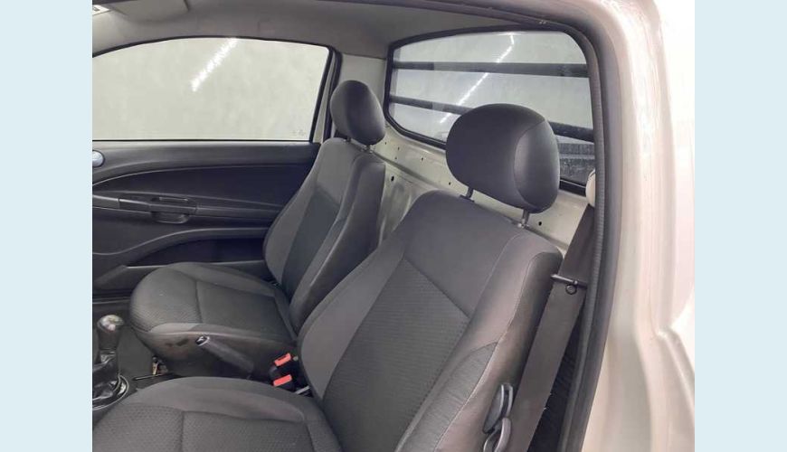 VOLKSWAGEN SAVEIRO ROBUST 1.6 MSI FLEX MANUAL 2P - BRANCO - 2018 Foto 8 (Grande)